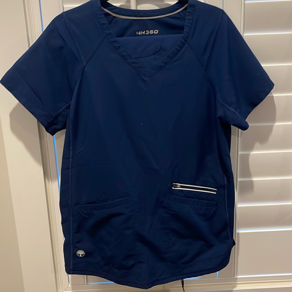 HH 360 women’s scrub set